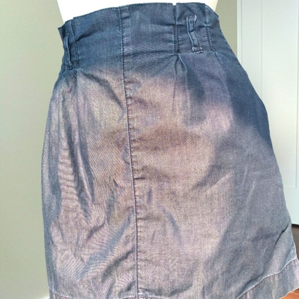 Super Cute Lightweight Soft Denim Mini Skirt.Side Pockets, Pleats, Belt Loops..